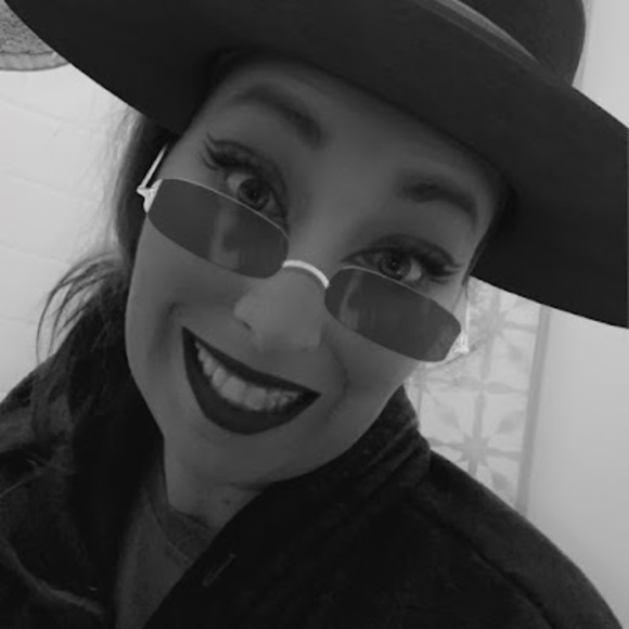 Meet your Posher, Paula - Picture 1 of 1